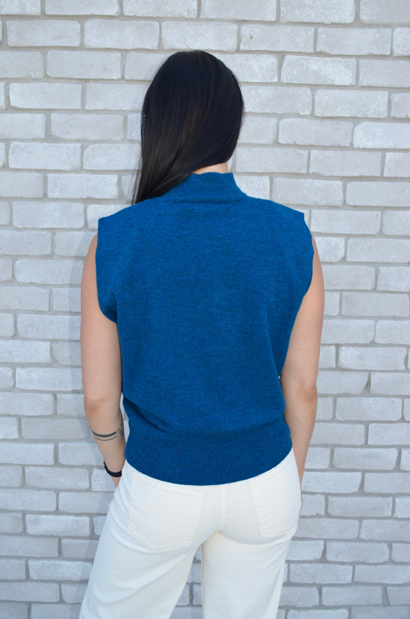 Elan Chelcie Sleeveless Sweater Vest