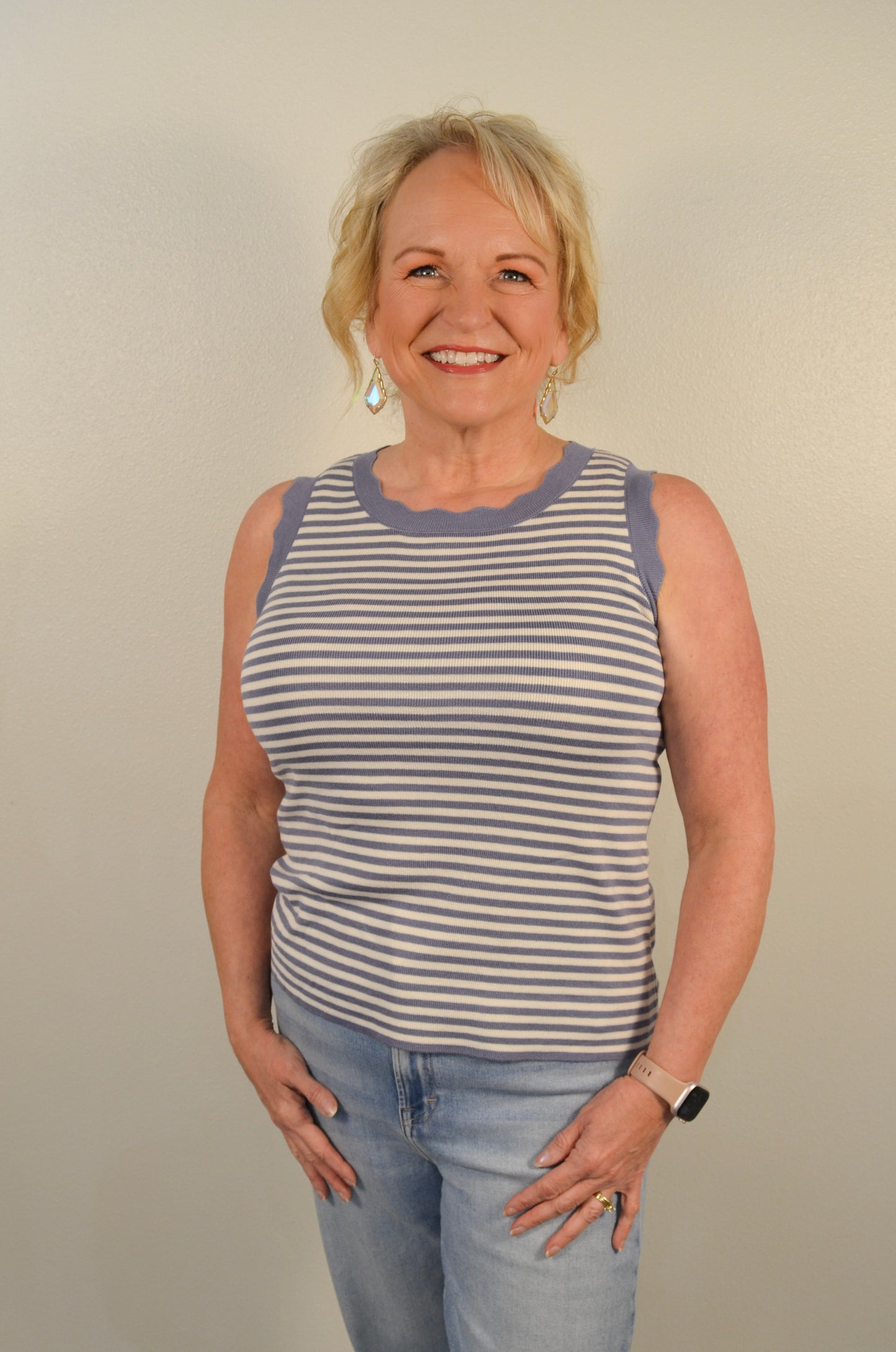 Scalloped Seaside Edge Sleeveless Knit Top