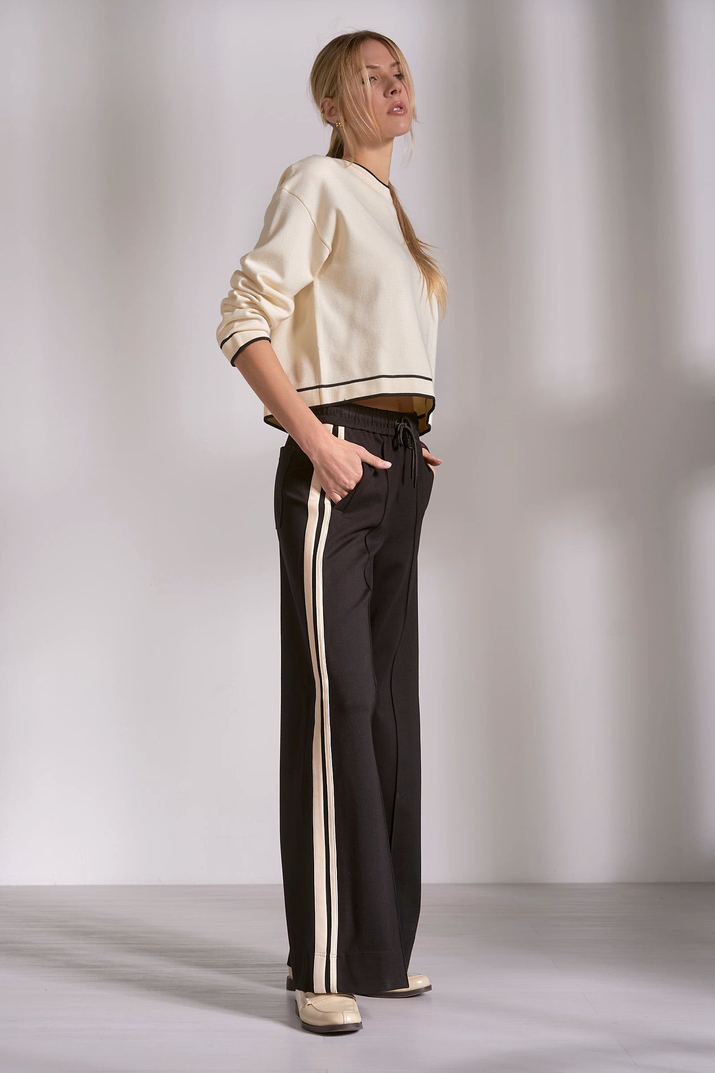 Elan Simple Black Stripe Pants