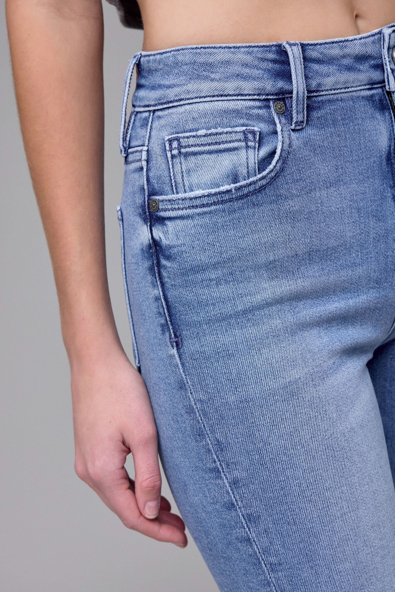 Hidden | Tracey High Rise Cropped Straight Front Pocket Detail