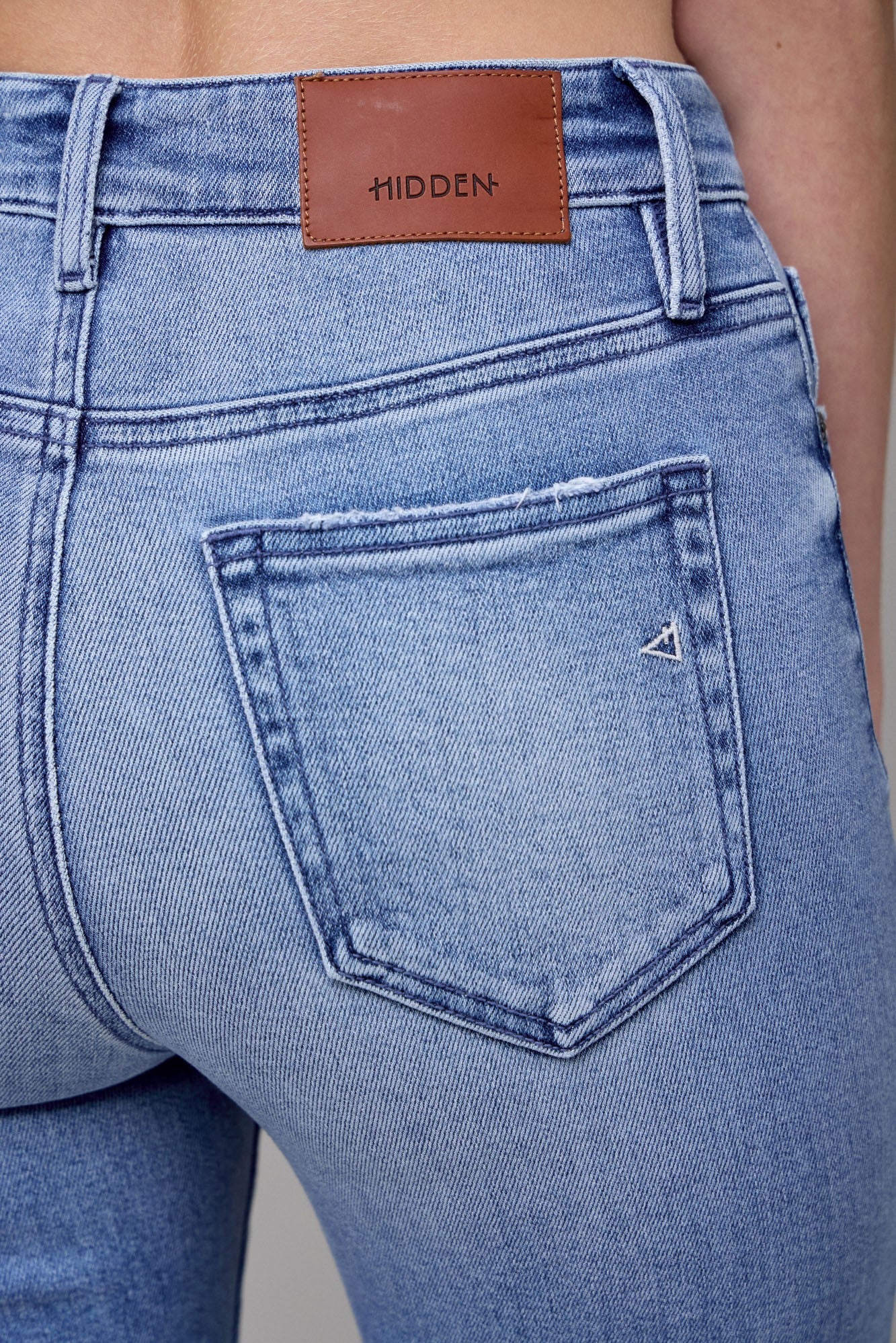 Hidden | Tracey High Rise Cropped Straight Pocket Detail