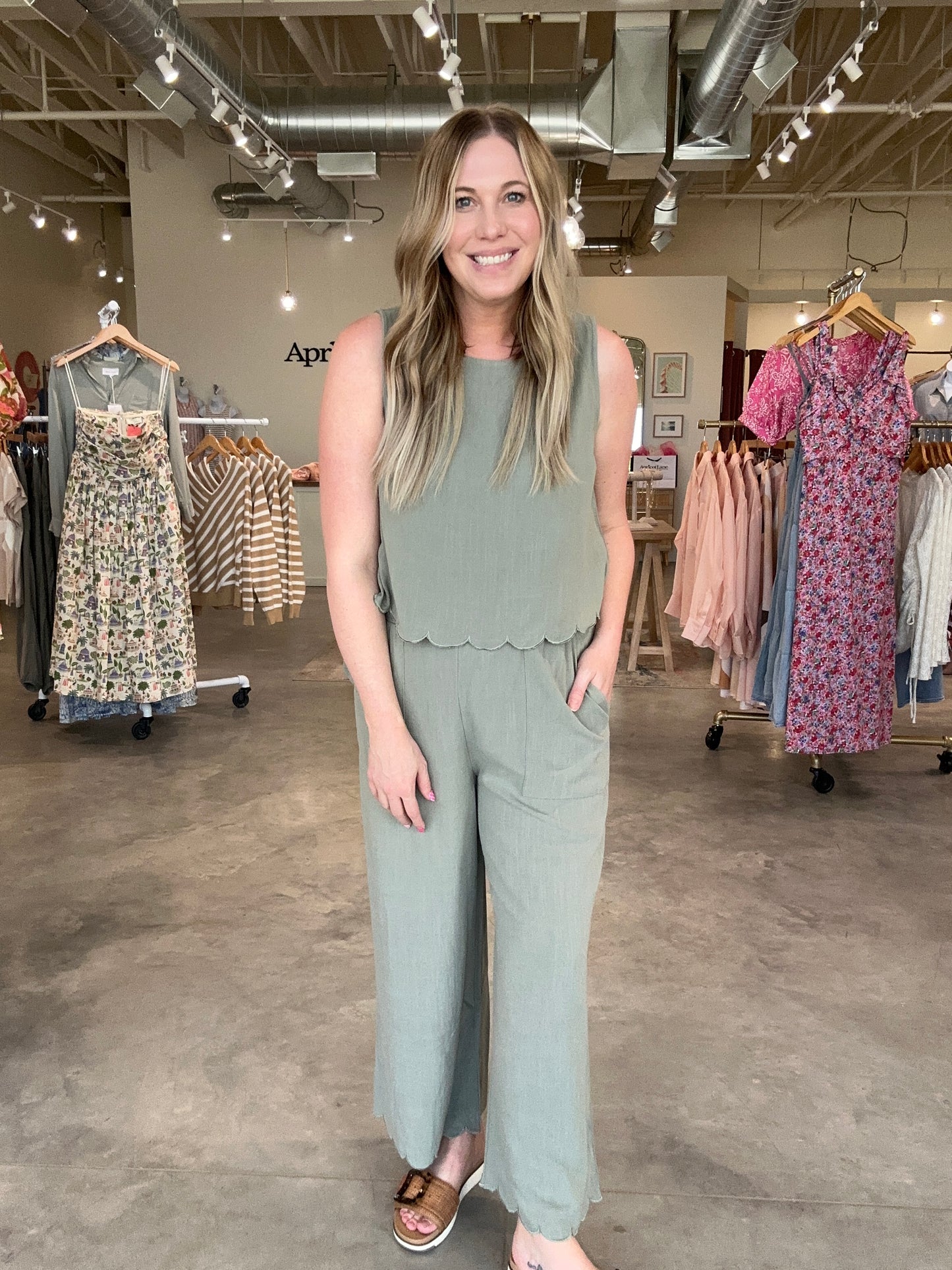Linen Blend Scalloped Hem Pants