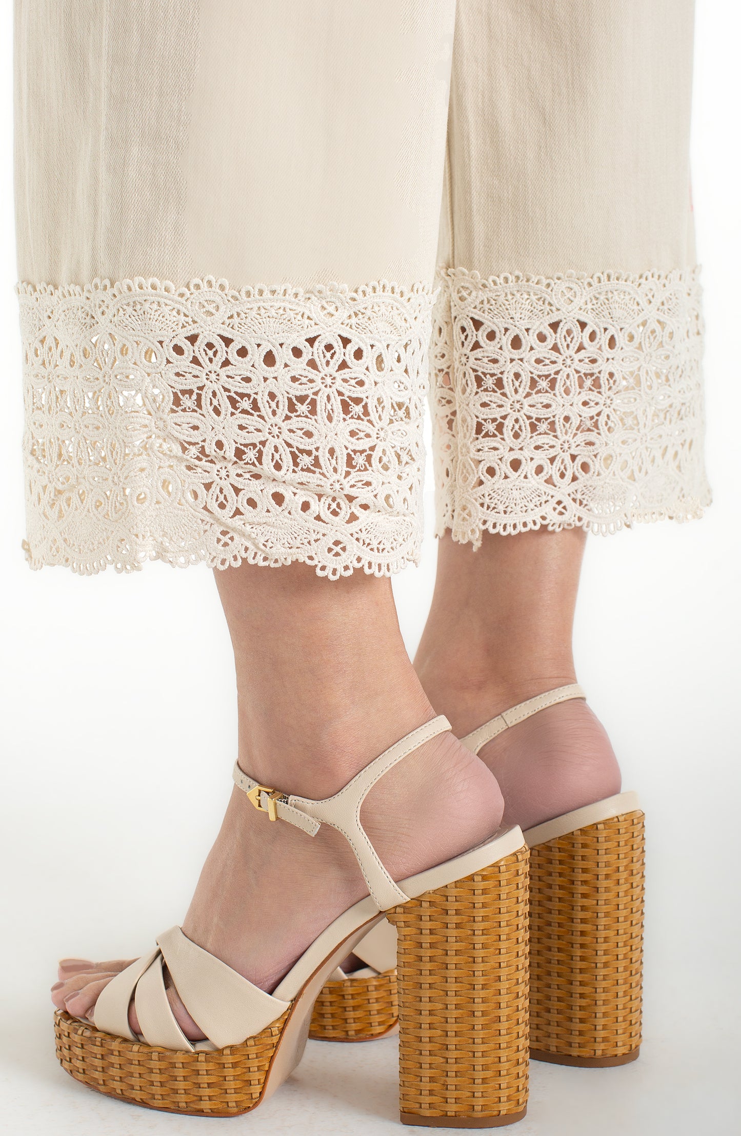 Liverpool | Stride Wide Leg W/ Lace Trim 27' Inseam